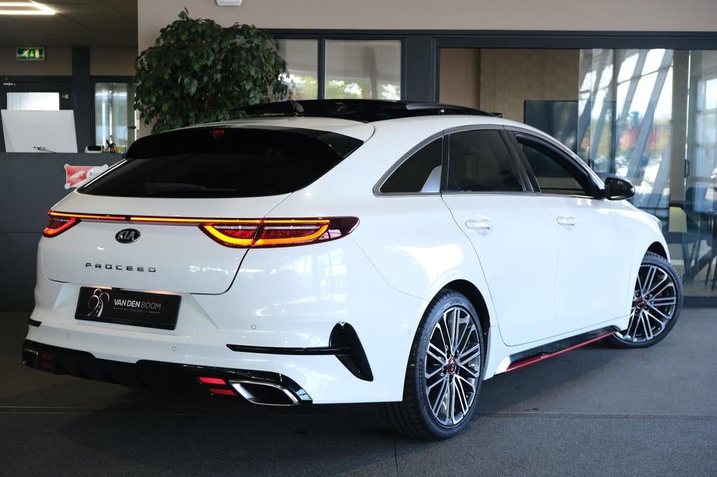 Kia ProCeed 1.6 T-GDI GT AUT 204PK Pano Navi Virtual Led Led, 15 km/l, Gebruikt, 4 cilinders, Wit