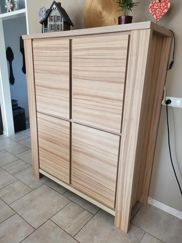 Mooie kast met veel ruimte, Huis en Inrichting, Kasten | Buffetkasten, 100 tot 150 cm, 25 tot 50 cm, Ophalen