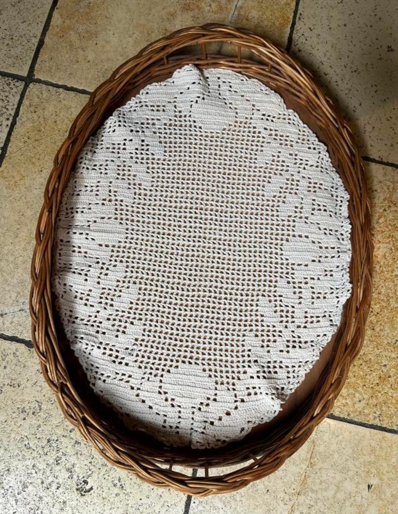 Rotan Theeblad met Gehaakt Kleedje, Ophalen, Gebruikt, Ovaal, Overige materialen