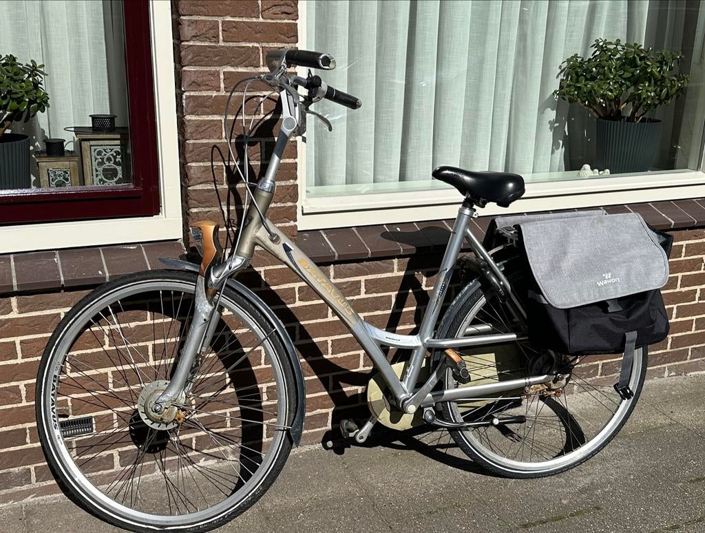 Damesfiets Batavus met versnelling en nieuwe achterband, Fietsen en Brommers, Fietsen | Dames | Damesfietsen, Gebruikt, Batavus