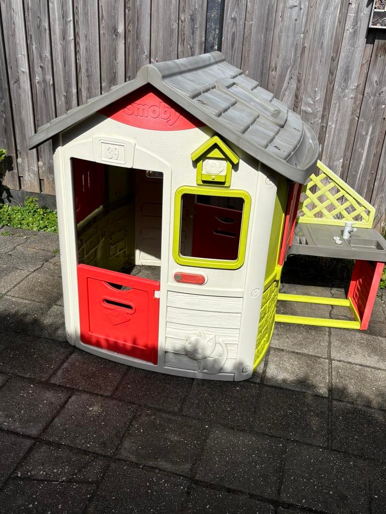 Smoby jura speelhuisje met buitenkeuken, Kinderen en Baby's, Speelgoed | Buiten | Speelhuisjes, Ophalen, Zo goed als nieuw, Kunststof
