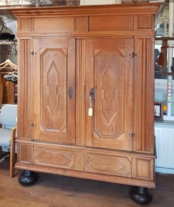 Rustiek geleefde landelijke kast in originele staat 18e eeuw, Met deur(en), 150 tot 200 cm, Ophalen of Verzenden, Landelijk antiek vintage 18e eeuws