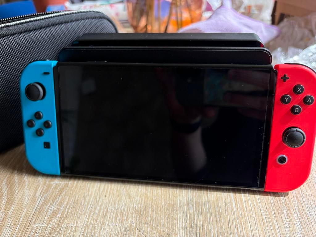 Nintendo Switch OLED met Joy-Cons, Dock en lader, Ophalen, Zo goed als nieuw, Met 2 controllers, Switch OLED