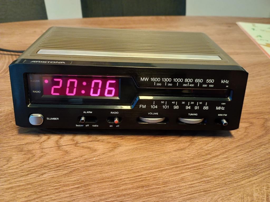 Aristona SX7180 Wekkerradio Vintage, Witgoed en Apparatuur, Wekkers, Zo goed als nieuw, Digitaal, Ophalen of Verzenden