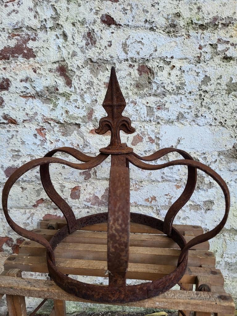 Verweerde decoratieve ijzeren kroon / allegonda, Ophalen of Verzenden