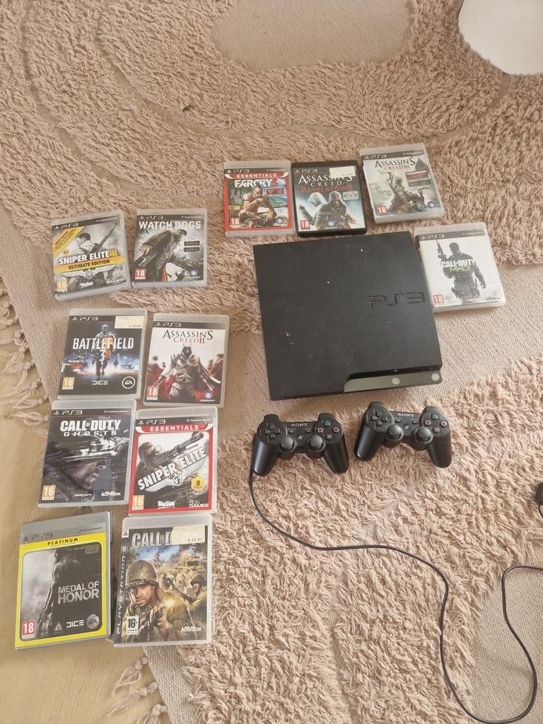 Ps3 met 12 spellen, Ophalen of Verzenden, Gebruikt, Met 2 controllers, Slim