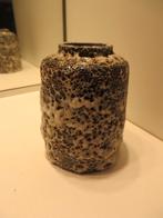 Derk Staf vaasje, retro aardewerk, wit bruisglazuur, 1970, Antiek en Kunst, Ophalen of Verzenden