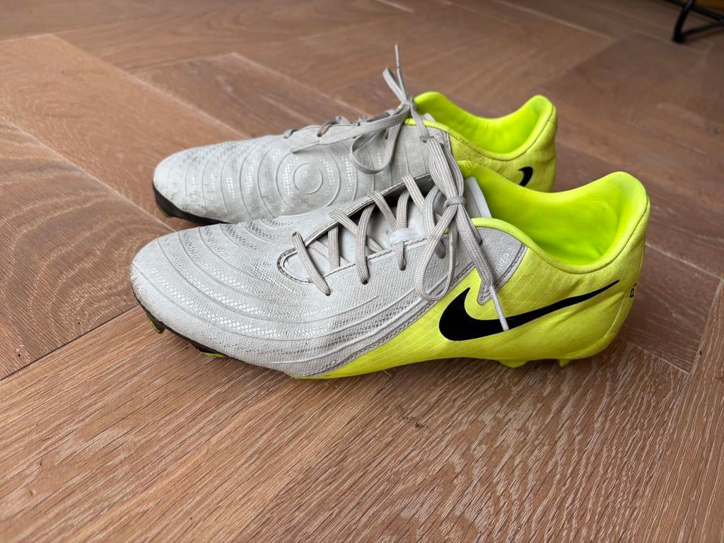 Nike Phantom voetbalschoenen maat 40,5 (half jaar gebruikt), Sport en Fitness, Voetbal, Maat XS of kleiner, Schoenen, Ophalen of Verzenden