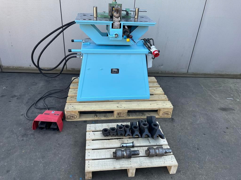 Amga pijpenbuiger met strippenbuiger en diverse buigmallen, Ophalen of Verzenden, Gebruikt