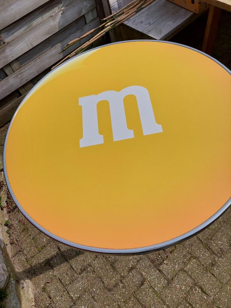 Unieke M&M's statafel - 112cm hoog, 70cm blad, Ophalen