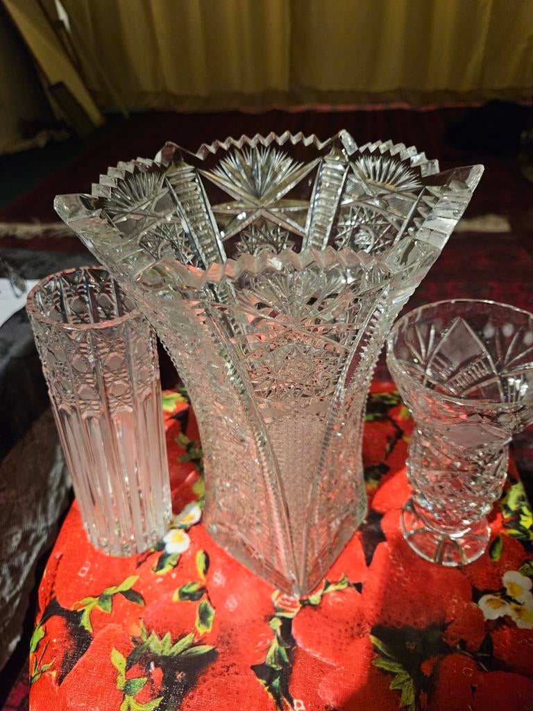 Set van 3 geslepen kristallen vazen, Antiek en Kunst, Ophalen