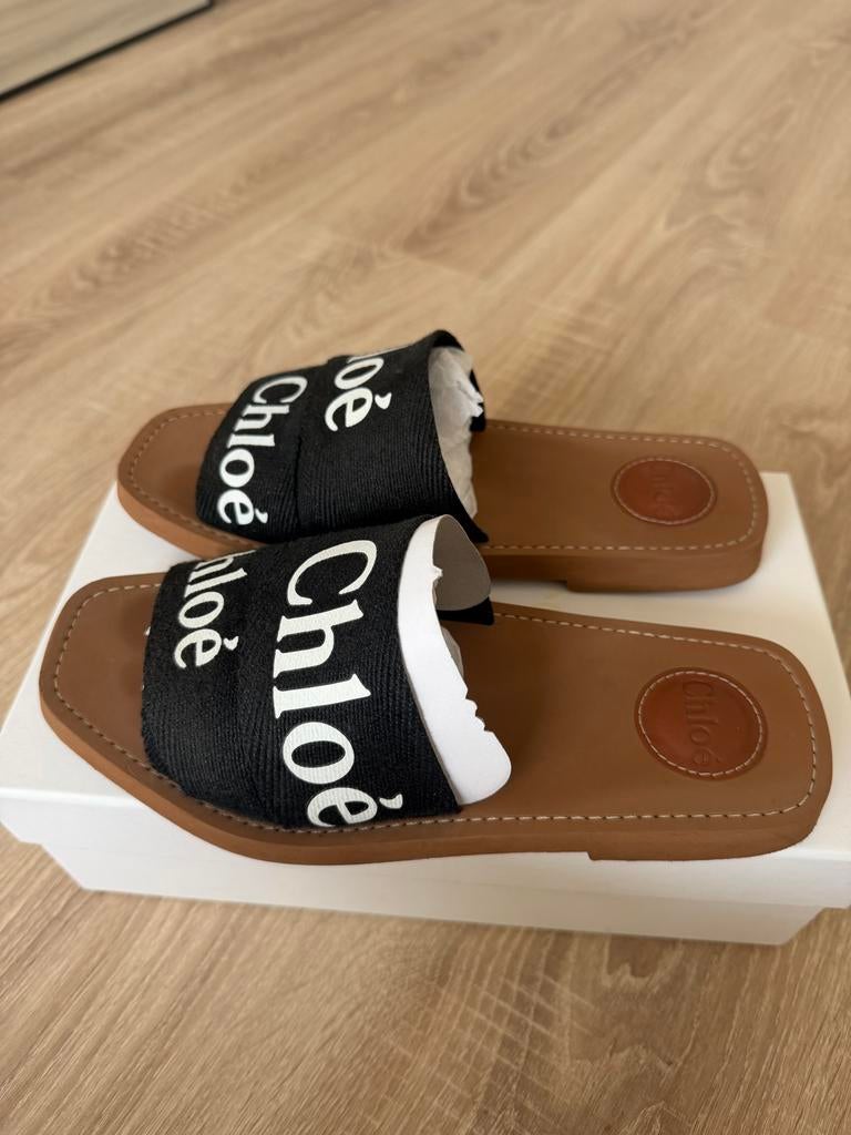 Chloe slippers maat 38, Kleding | Dames, Schoenen, Slippers, Zwart, Ophalen of Verzenden, Zo goed als nieuw