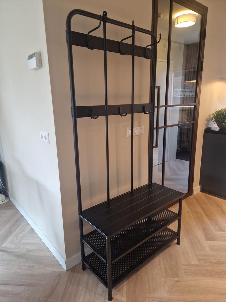 IKEA NIPASEN Kapstok met schoenenrek - Zwart, Huis en Inrichting, Woonaccessoires | Kapstokken, Ophalen, Gebruikt, Metaal, Staande kapstok