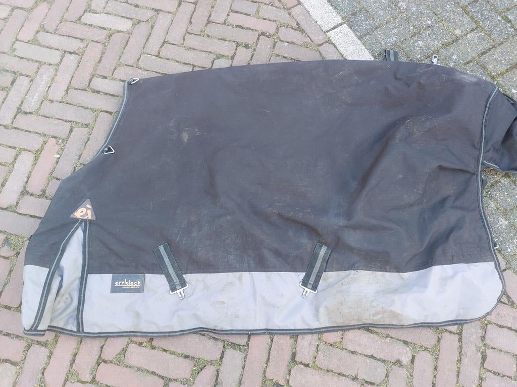Te koop 165cm regendeken 100 grams deken zwart/grijs merk ej, Dieren en Toebehoren, Paarden en Pony's | Dekens en Dekjes, Ophalen of Verzenden