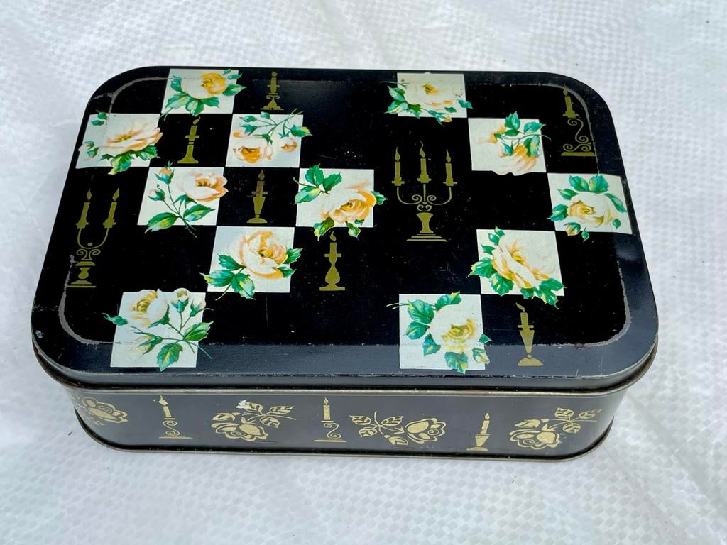 Vintage blikken trommel met rozen en kandelaars, Made in GB, Antiek en Kunst, Ophalen of Verzenden