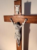 Antiek houten kruisbeeld met porseleinen corpus, Ophalen