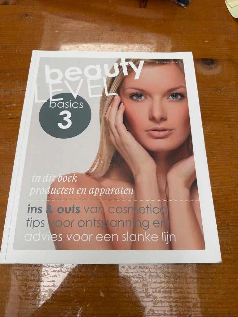 Beauty Level Basics 3 - Start je opleiding schoonheidsspecia, Boeken, Ophalen of Verzenden, Zo goed als nieuw, MBO