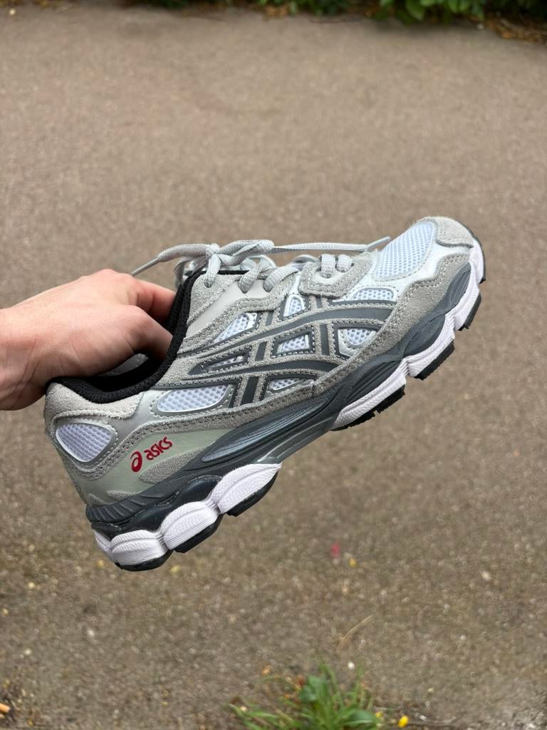 ASICS GEL-NYC Grijs/Wit maat 39– Zo goed als nieuw, Sport en Fitness, Loopsport en Atletiek, Ophalen of Verzenden, Zo goed als nieuw