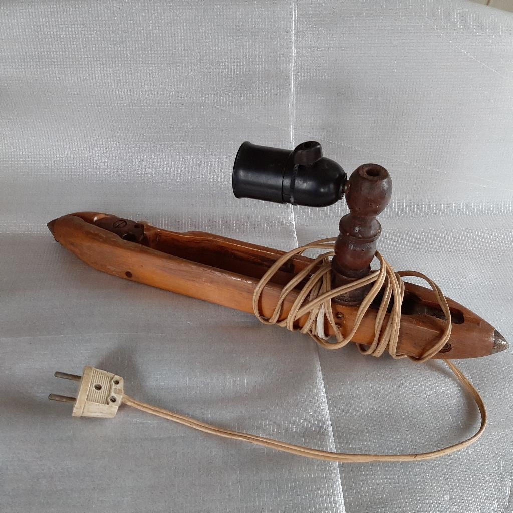 Lamp gemaakt van vintage schietspoel weefgetouw, Antiek en Kunst, Ophalen