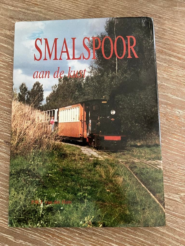 Smalspoor aan de Kust - Treinboek, Ophalen of Verzenden, Gelezen, Trein