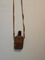 Vintage Franse whisky fles hout met schouderband, Antiek en Kunst, Ophalen