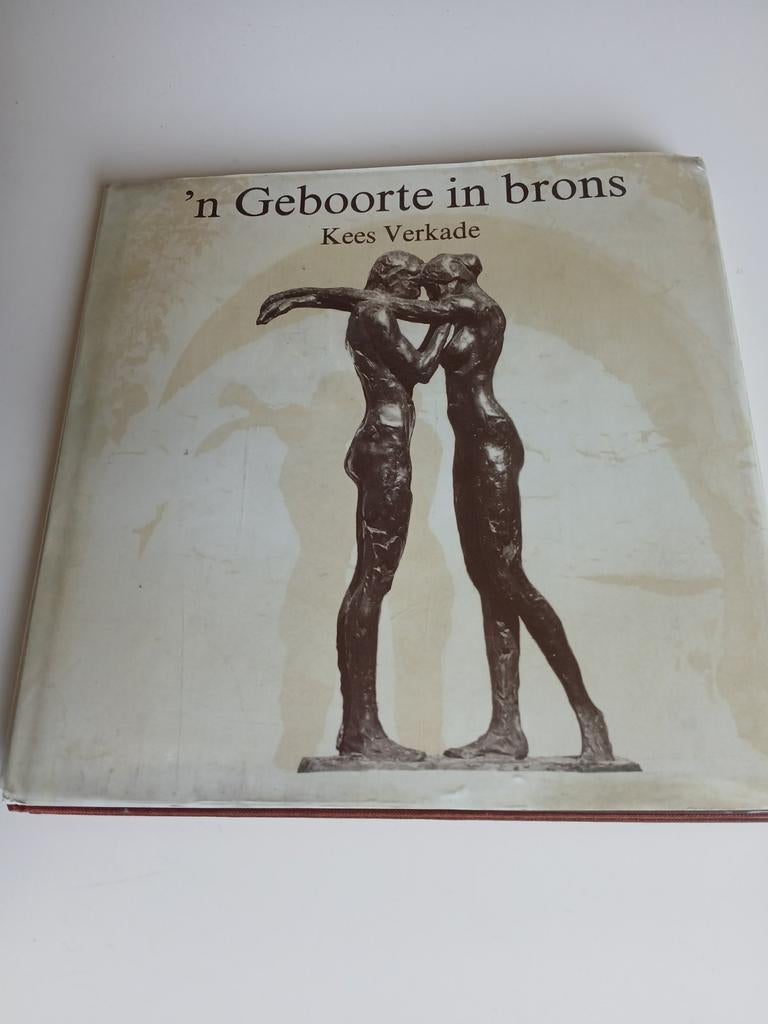 Geboorte in brons Kees Verkade, Boeken, Ophalen of Verzenden, Zo goed als nieuw, Beeldhouwkunst