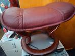 Stresless voetenbank bordeau rood, Ophalen, Zo goed als nieuw, Rond, Leer