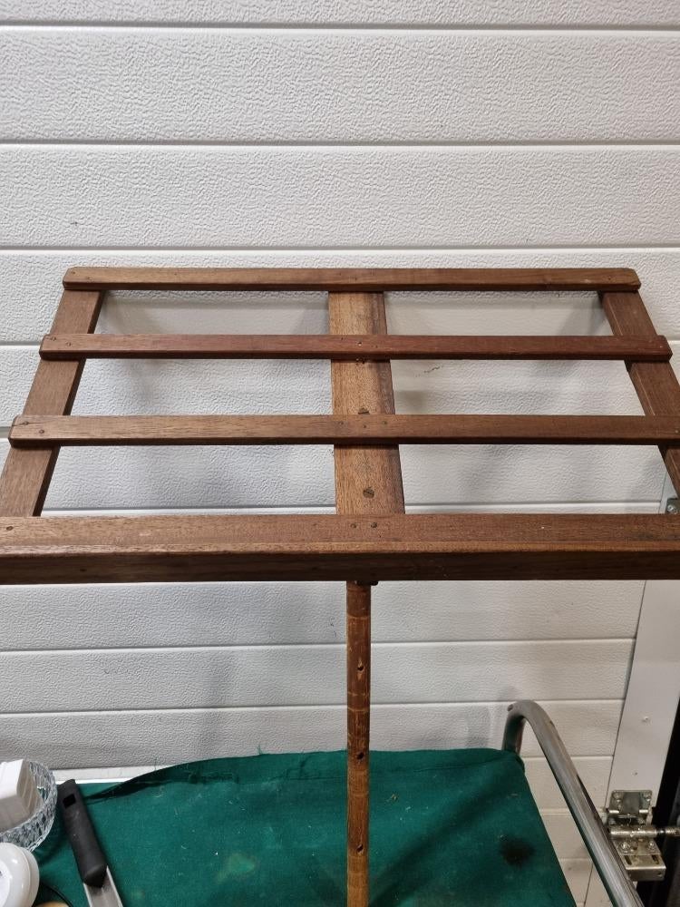 boekenstandaard van hout uit de kerk, Ophalen of Verzenden