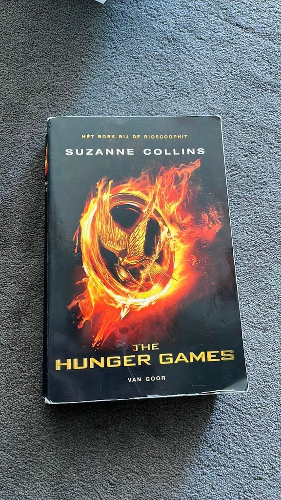 Hunger games boek deel 1, Ophalen of Verzenden, Gelezen