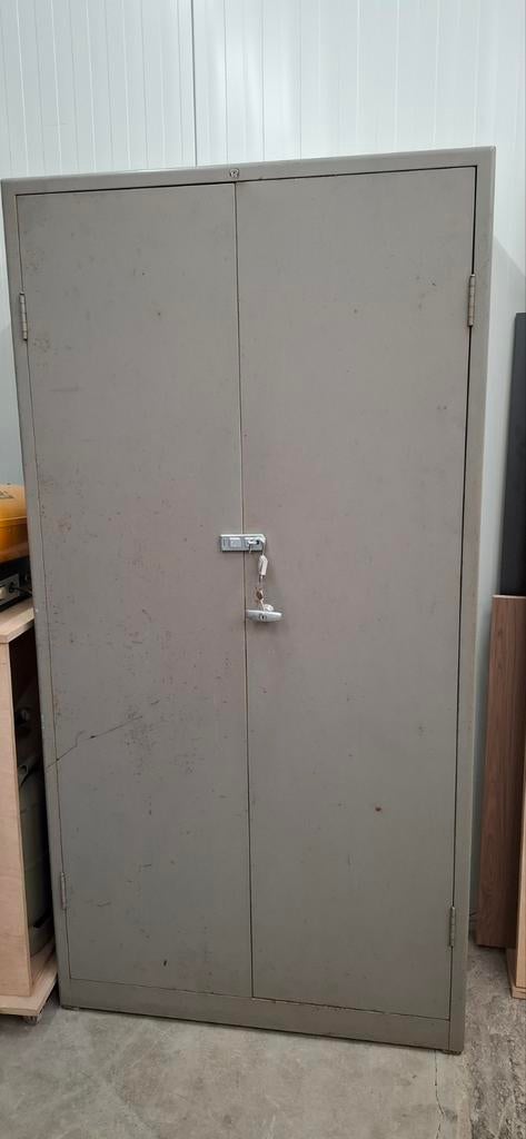 Stalen zadelkast 100 x 50 x 200 cm., Ophalen