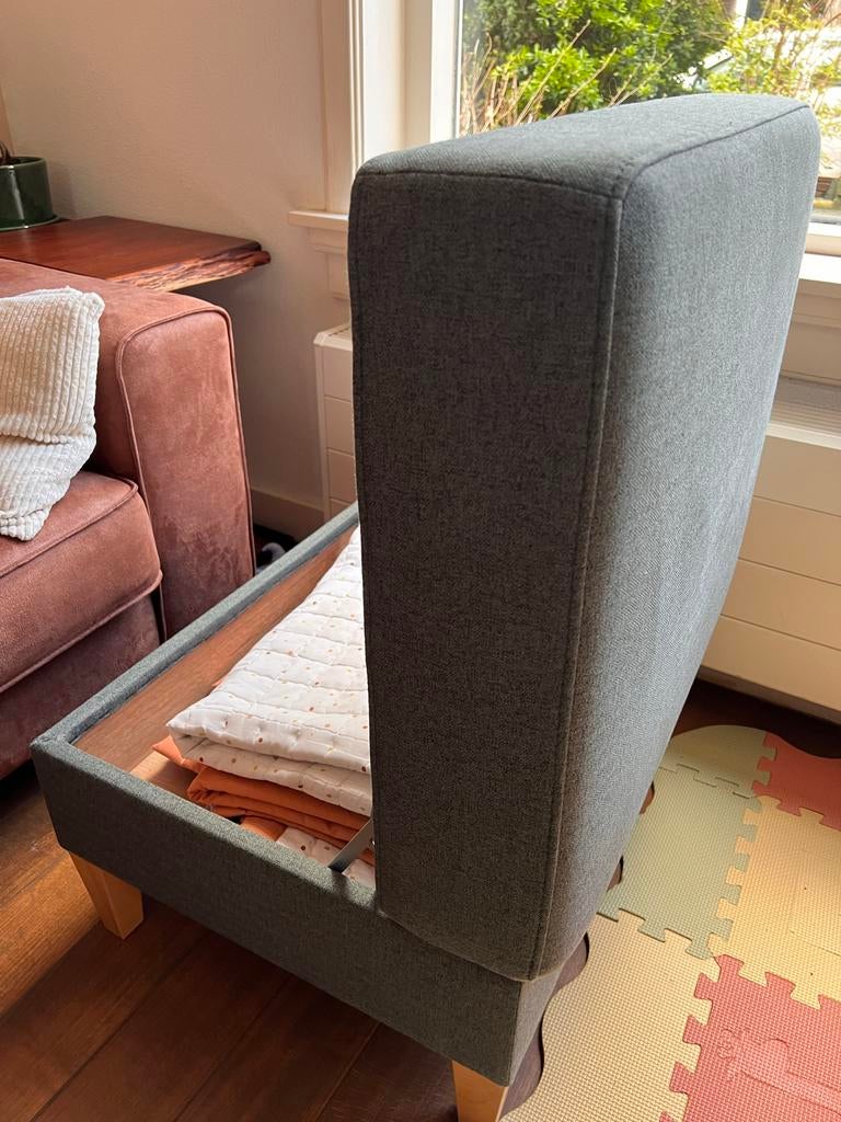 Grijze poef met opbergruimte, Ophalen, Vierkant, Zo goed als nieuw, Stof