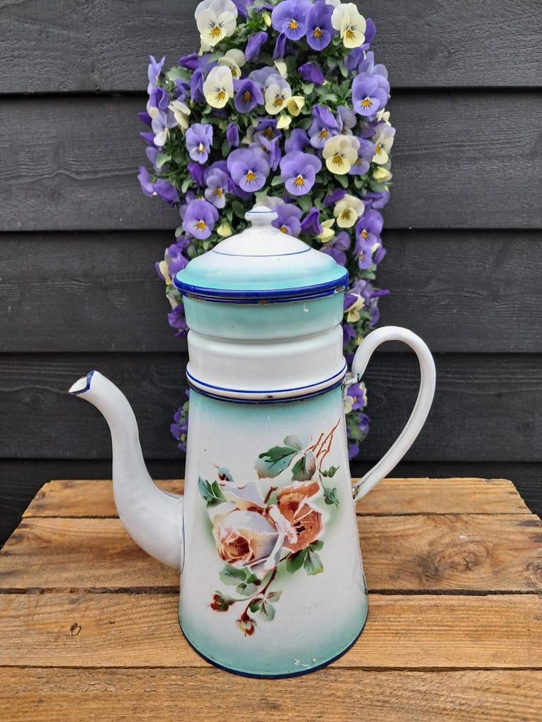 Mooie koffiepot met filter en bloemmotief., Antiek en Kunst, Antiek | Emaille, Ophalen of Verzenden