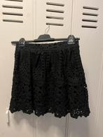 Daphnea Zwarte Korte Rok met Kanten Details - Maat M, Kleding | Dames, Maat 38/40 (M), Zwart, Ophalen of Verzenden, Zo goed als nieuw