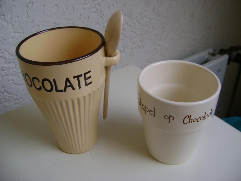 2 stenen warme chocolade melk  bekers waarvan 1 met lepel, Nieuw, Ophalen of Verzenden, Effen, Kop(pen) en/of Schotel(s)