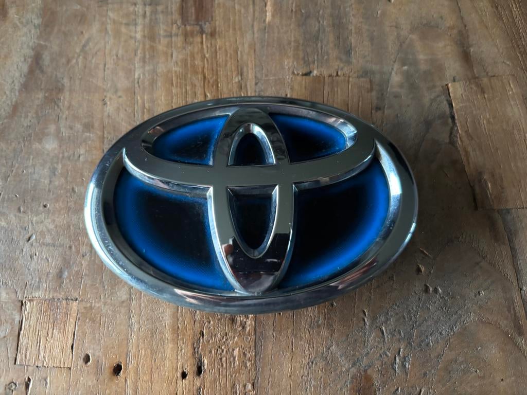 TOYOTA LOGO EMBLEEM HYBRIDE UITVOERING, Ophalen of Verzenden