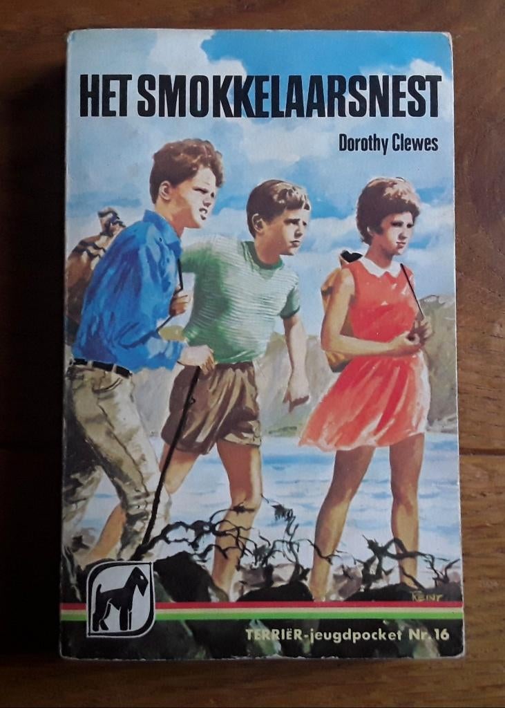 Dorothy Clewes - Het smokkelaarsnest (terriër-jeugdpocket), Ophalen of Verzenden, Gelezen, Fictie algemeen