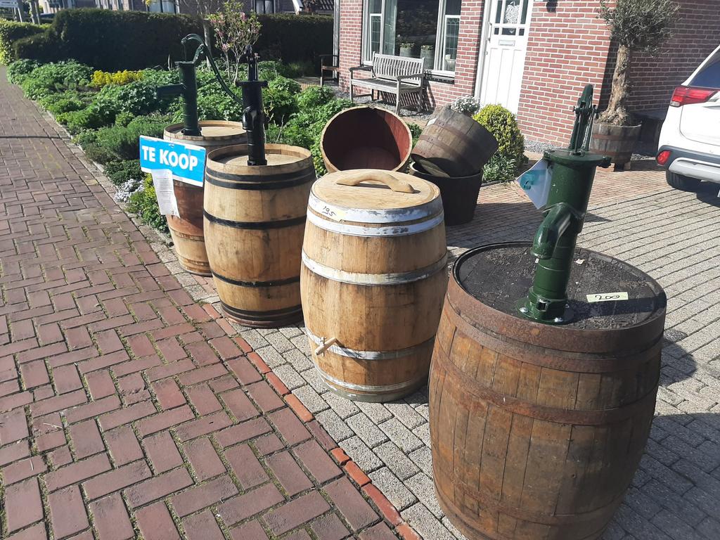 Regenton te koop ( wijnvat wyskyvat ), Ophalen, 150 liter of meer, Poortinga vehuur, Poortingaverhuur@gmail.com
