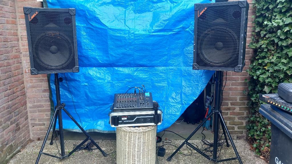 Geluidsapparatuur (PA-system) met mengpaneel voor popband, Audio, Tv en Foto, Gebruikt, 120 watt of meer, Front, Rear of Stereo speakers