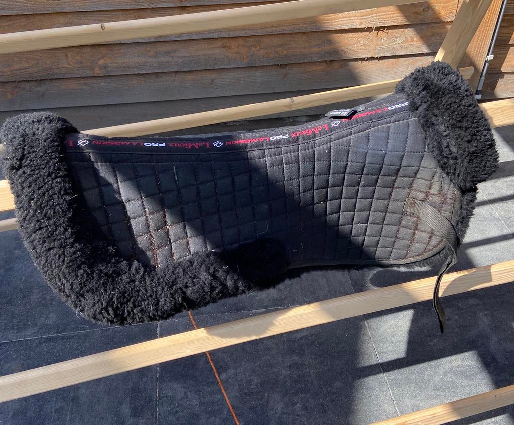 Le Mieux Pro lamnskin zwart onderlegger, Dieren en Toebehoren, Paarden en Pony's | Dekens en Dekjes, Ophalen of Verzenden, Nieuw