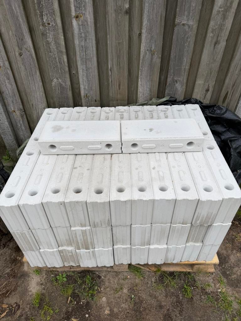 Kalkzandsteen Vellingblokken V100/198 CS12 - 437x100x198 mm, Ophalen, Zo goed als nieuw, Kalkzandstenen