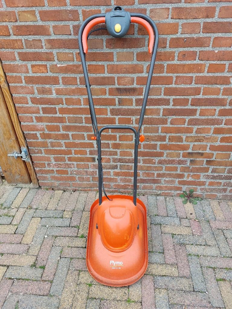 Grasmaaier en -trimmer, Tuin en Terras, Grasmaaiers, Ophalen, Gebruikt, Elektrische grasmaaier, Minder dan 30 cm