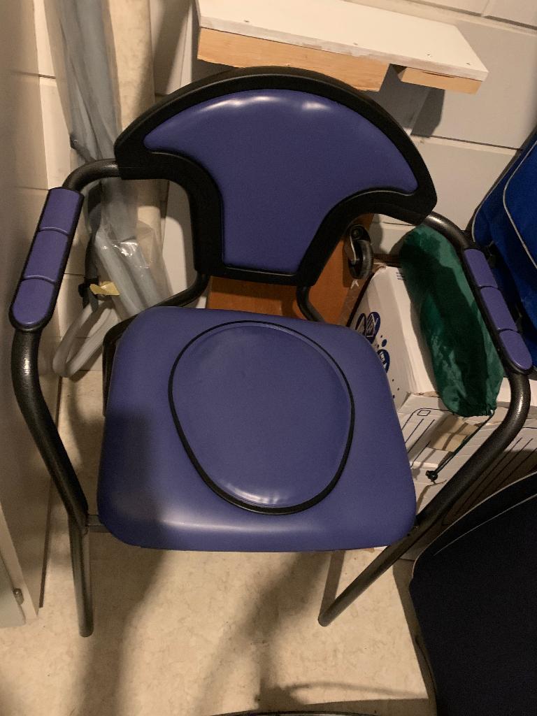 Te koop toilet-stoel, Ophalen, Zo goed als nieuw