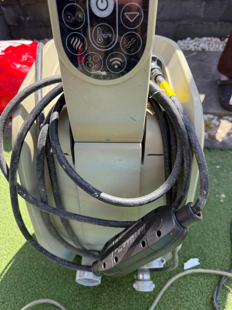 Jacuzzi met toebehoren - Goed opgeslagen, wel stoffig, Ophalen of Verzenden, Gebruikt, Filter, Opblaasbaar