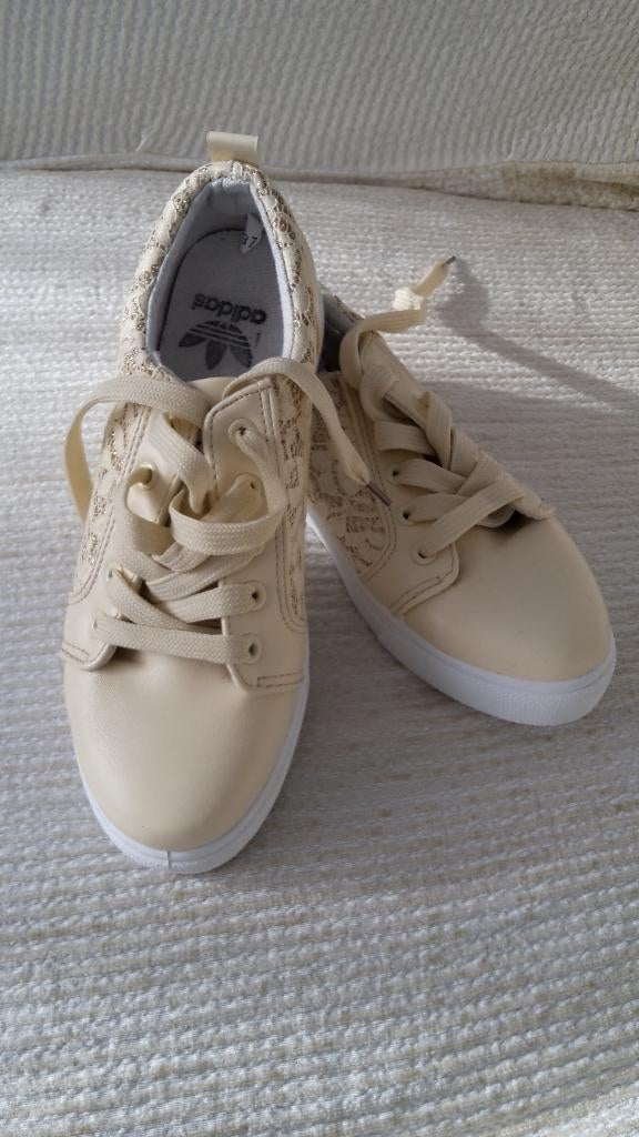 Sneakers Beige Maat 37 zijkant kant Nieuw, Ophalen of Verzenden, Nieuw, Beige, Sneakers of Gympen