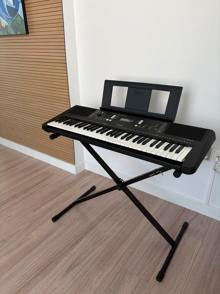 YAMAHA PSR-E363 incl. staand, Muziek en Instrumenten, Keyboards, Zo goed als nieuw, 61 toetsen, Yamaha, Met standaard, Ophalen of Verzenden