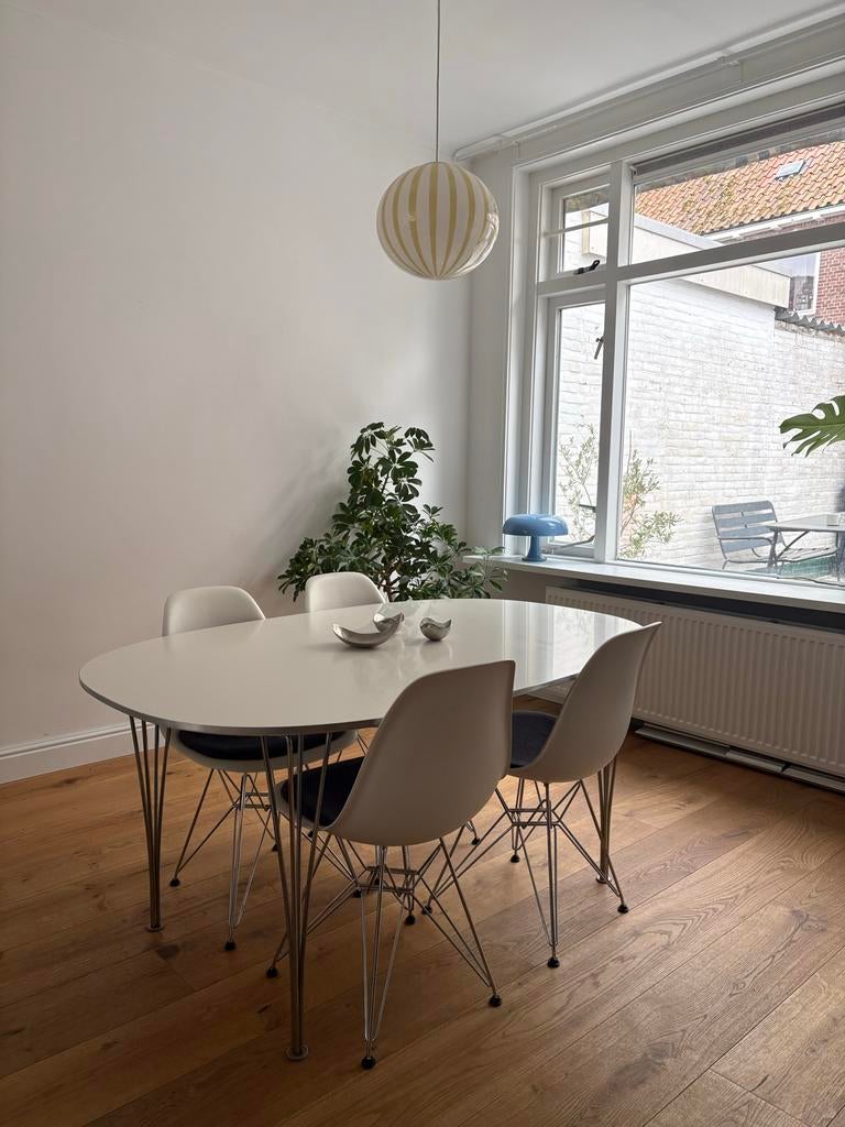 Vier Vitra Eames DSR stoel - Wit met chromen onderstel, Huis en Inrichting, Stoelen, Ophalen, Kunststof, Wit, Zo goed als nieuw
