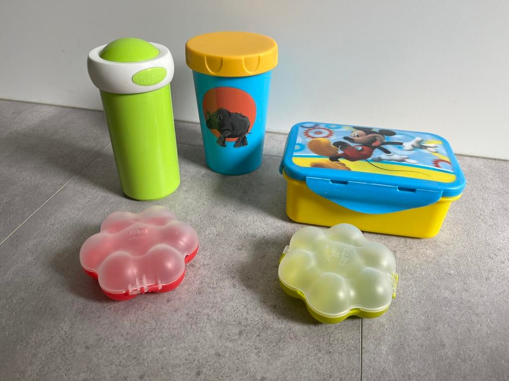 Trommeltjes en bekers voor school, samen €1, Ophalen, Gebruikt, Overige typen