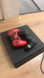 PS4 slim + 2 controllers, Spelcomputers en Games, Spelcomputers | Sony PlayStation 4, Ophalen, Zo goed als nieuw, Met 2 controllers