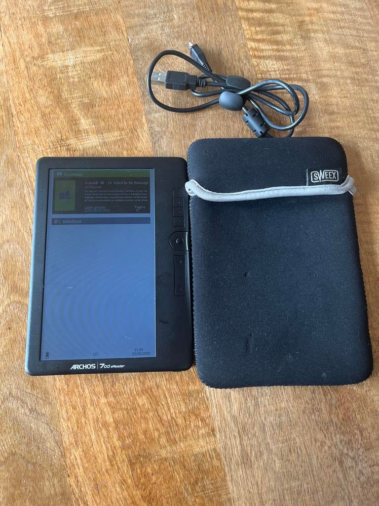 Archos 70d eReader met oplaadkabel en hoesje, Computers en Software, E-readers, Gebruikt, Touchscreen, Ophalen of Verzenden, 4 GB of minder