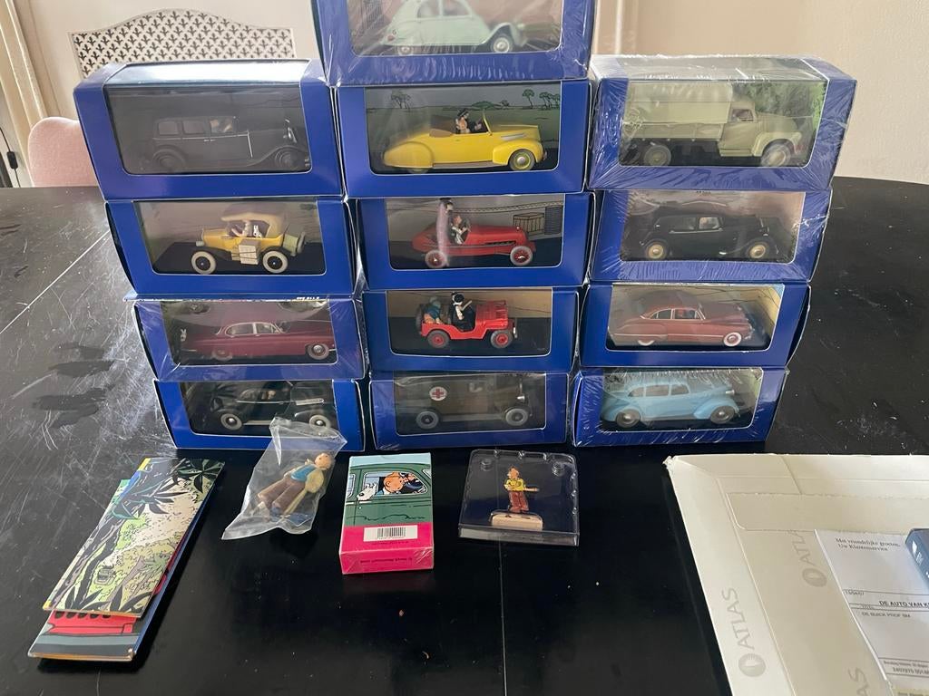 Kuifje verzameling met 13 auto's, boek en poppetjes, Verzamelen, Ophalen of Verzenden, Nieuw